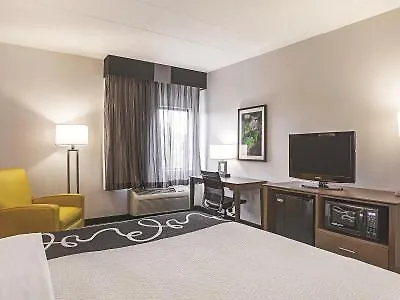 La Quinta By Wyndham Virginia Beach Hotel